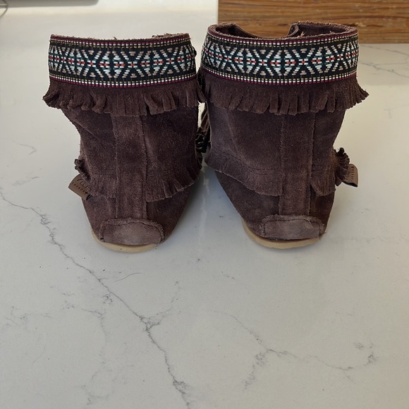 Moccasins, worn very few times. Canadian brand. - Picture 3 of 6